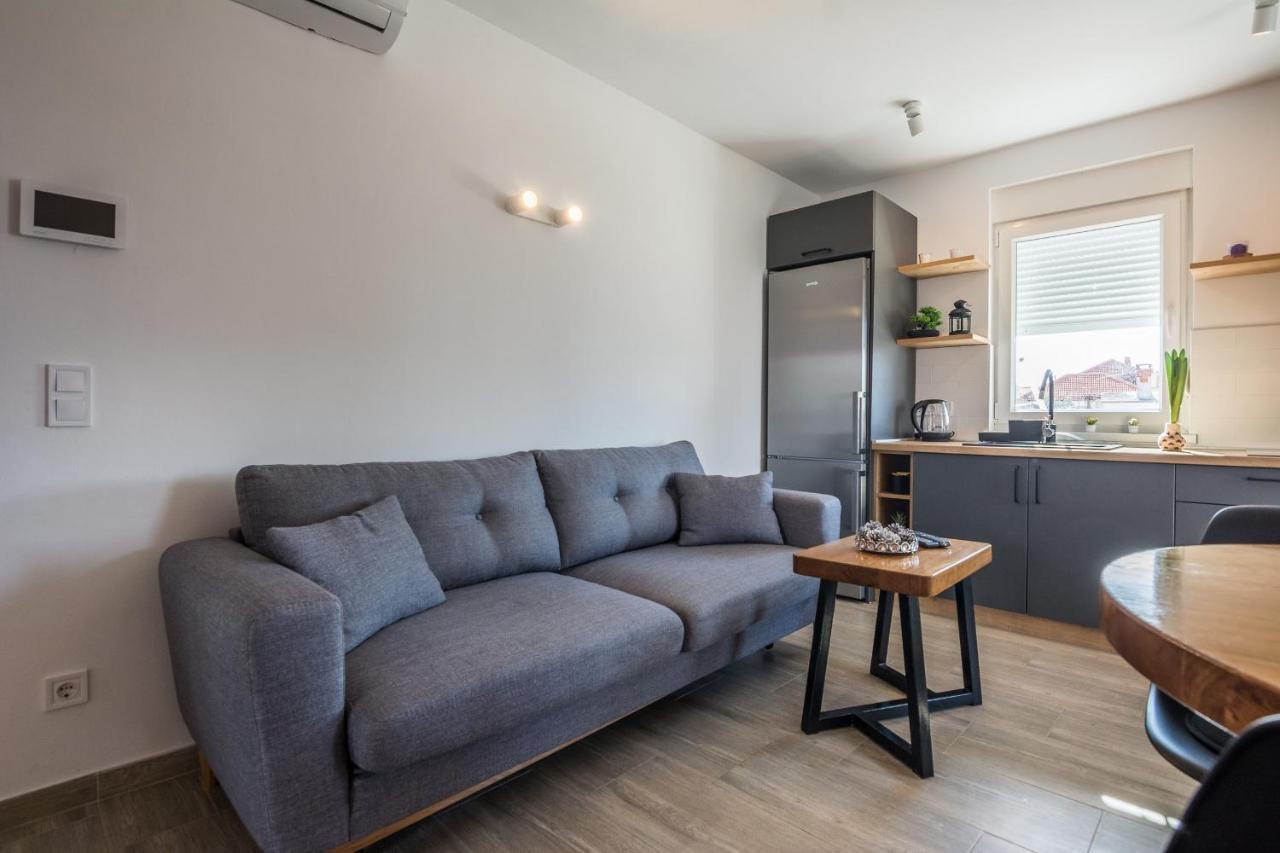 Apartments Pejakovic วีร์ ภายนอก รูปภาพ