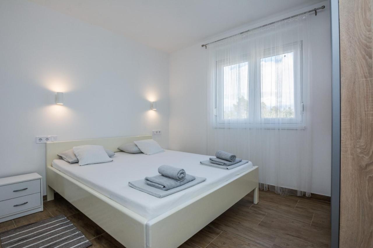 Apartments Pejakovic วีร์ ภายนอก รูปภาพ