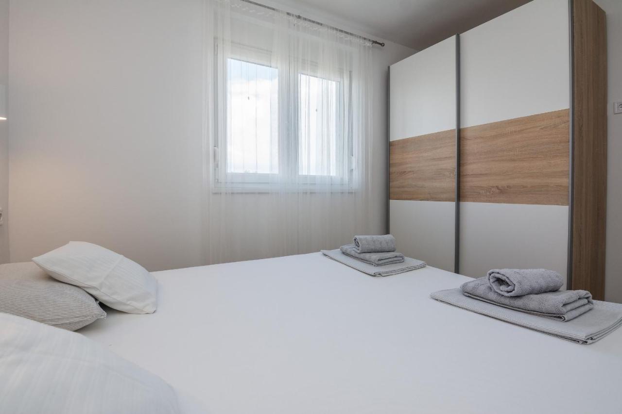 Apartments Pejakovic วีร์ ภายนอก รูปภาพ