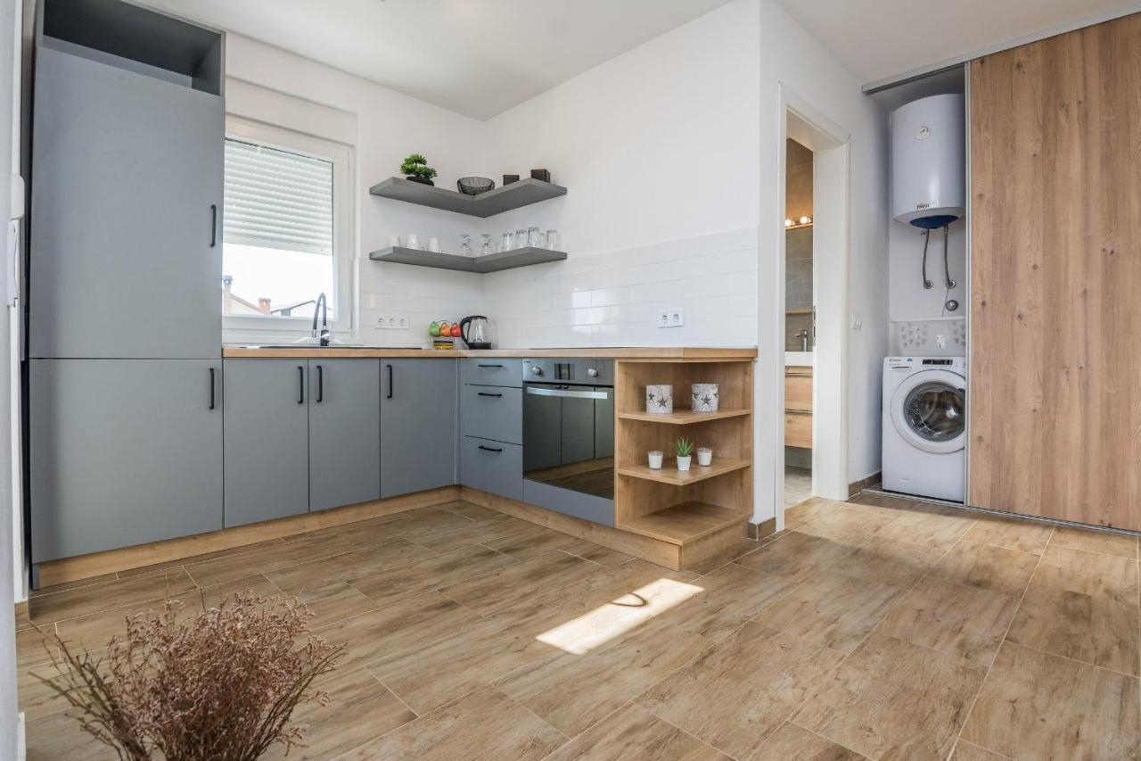 Apartments Pejakovic วีร์ ภายนอก รูปภาพ