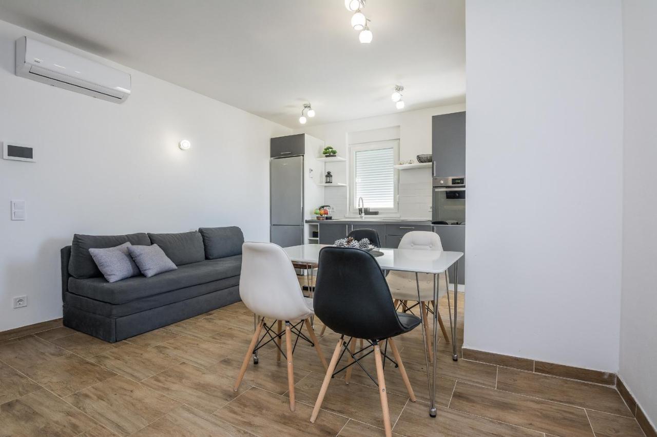 Apartments Pejakovic วีร์ ภายนอก รูปภาพ