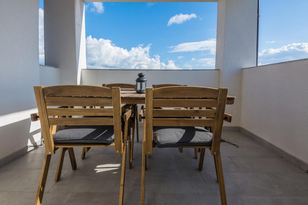 Apartments Pejakovic วีร์ ภายนอก รูปภาพ