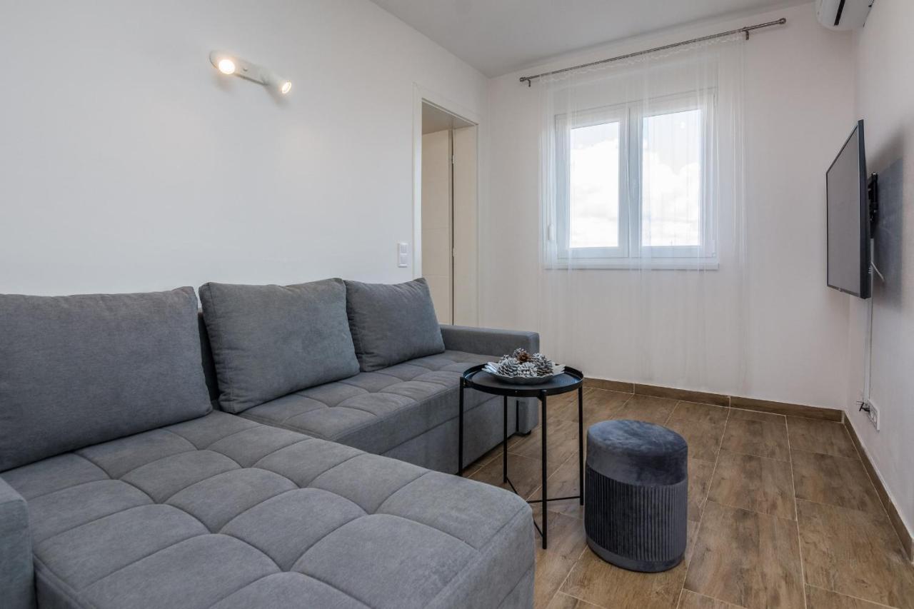 Apartments Pejakovic วีร์ ภายนอก รูปภาพ