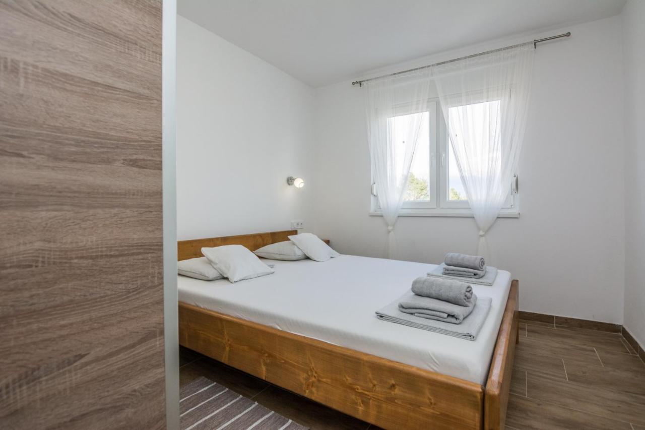 Apartments Pejakovic วีร์ ภายนอก รูปภาพ
