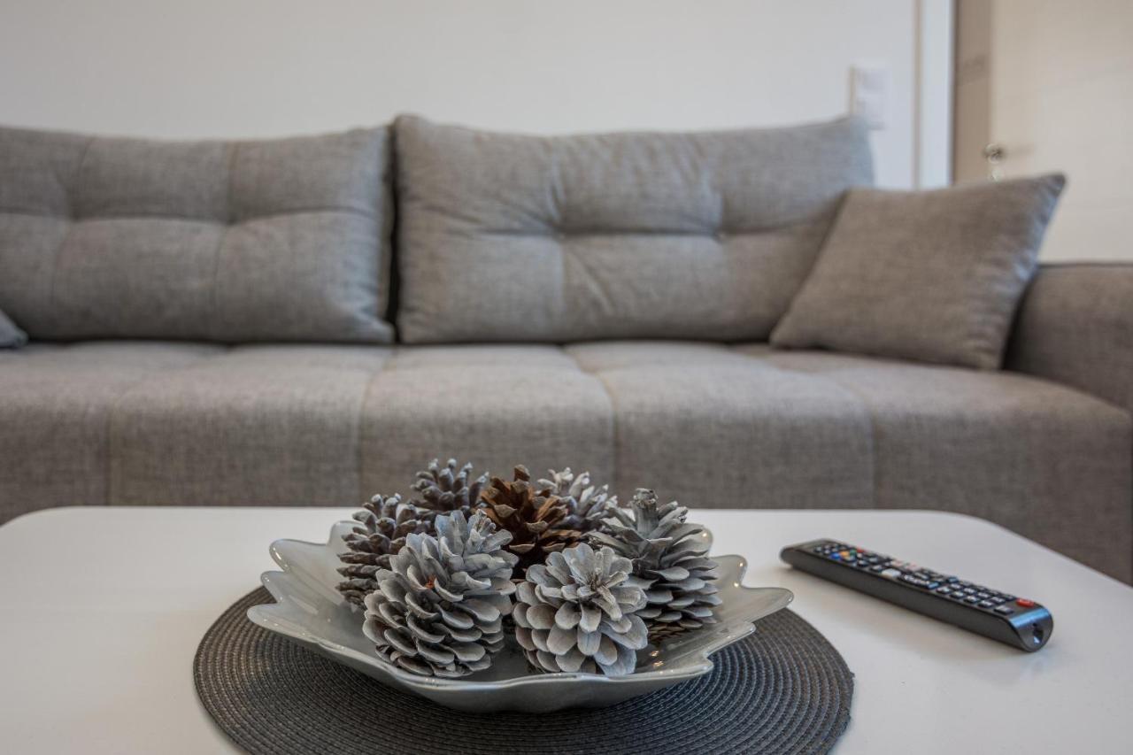 Apartments Pejakovic วีร์ ภายนอก รูปภาพ